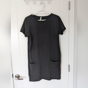 Black dress, t-shirt dress, with pockets, frank & oak dress